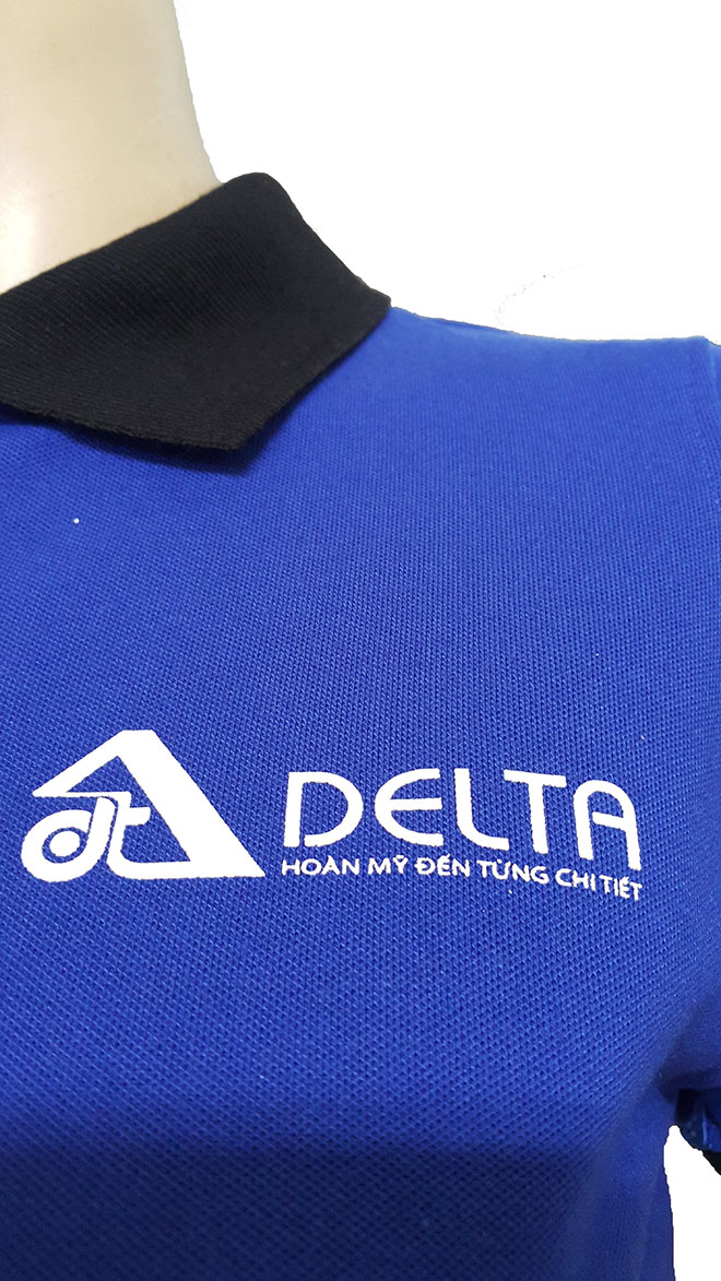 Hình ảnh logo Delta thêu vi tính chắc chắn ở ngực trái.