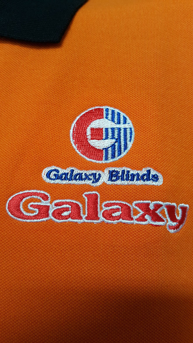 Logo công ty Galaxy Blinds Group thêu vi tính chắc chắn ở ngực trái.