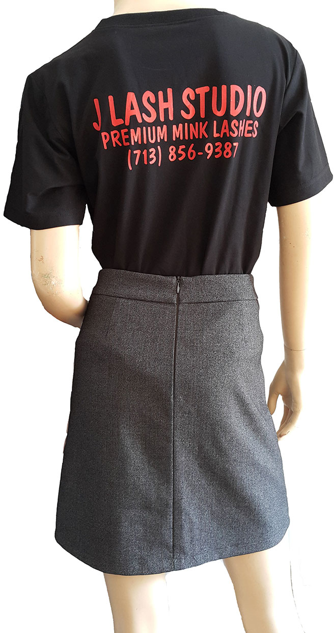 Form áo cùng nội dung in phía sau của áo thun đồng phục J Lash Studio.