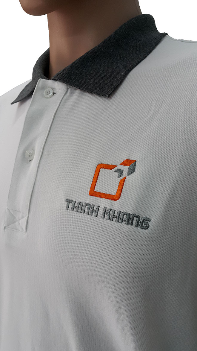 Thêu vi tính logo, tên công ty lên áo thu đồng phục của Thịnh Khang.