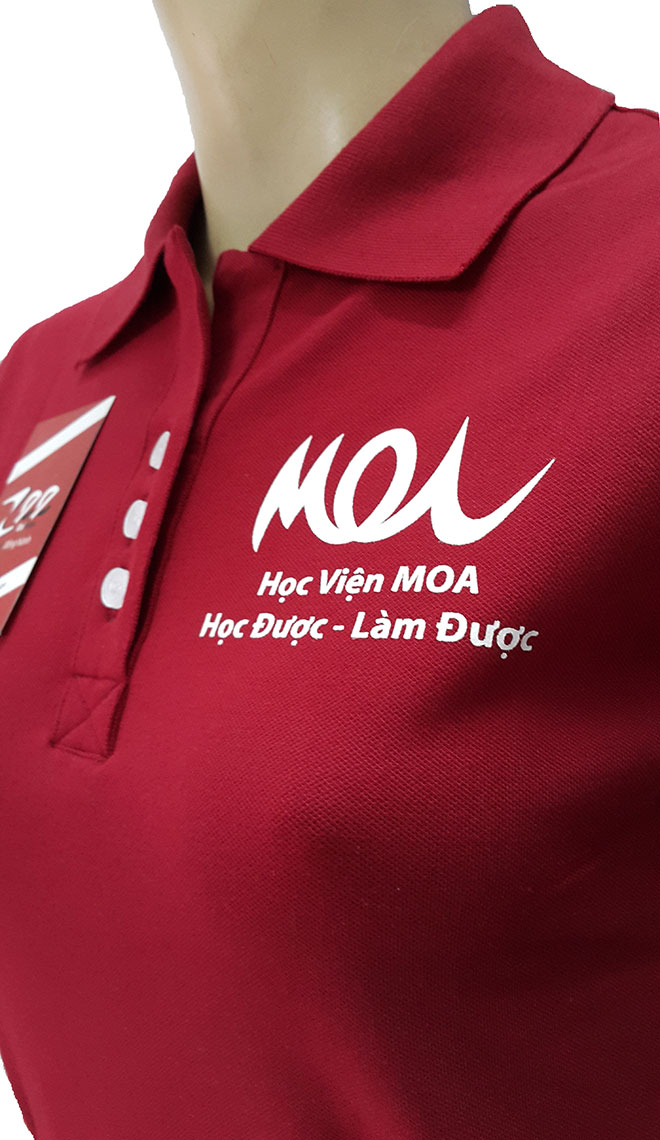 Phần logo và thông tin học viện MOA được in kéo lụa màu trắng.
