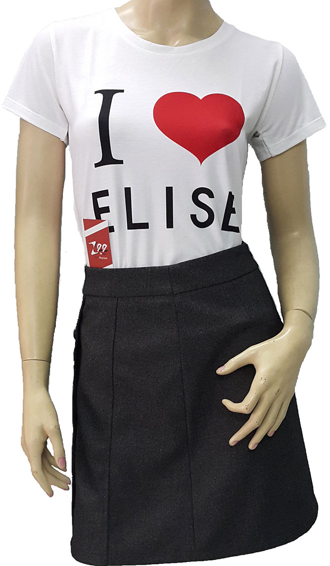 Đồng phục áo thun quảng cáo của thời trang Elise được in chuyển nhiệt dòng chữ I <3 Elise ở trức ngực áo.