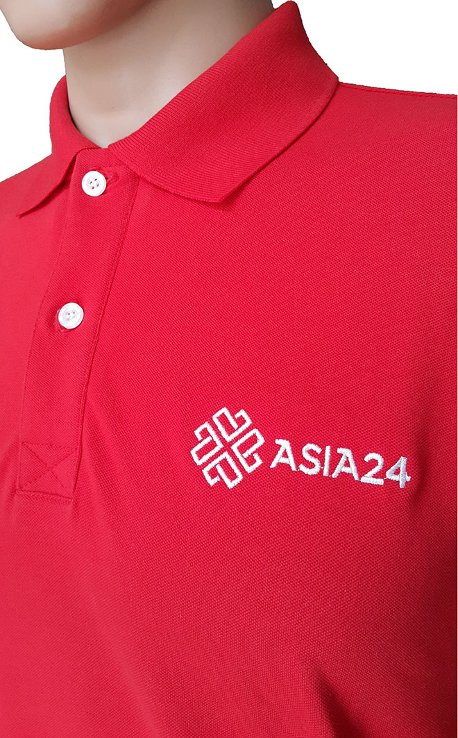 Chi tiết logo Asia24 ở ngực trái.