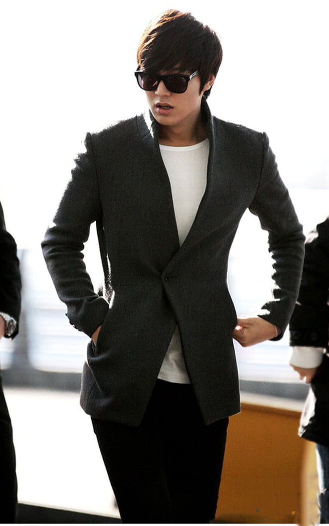Phong cách thời trang thu đông của Lee Min Ho luôn đi kèm với áo thun - hình 4